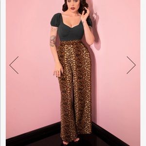 Vixen leopard Vacation pants